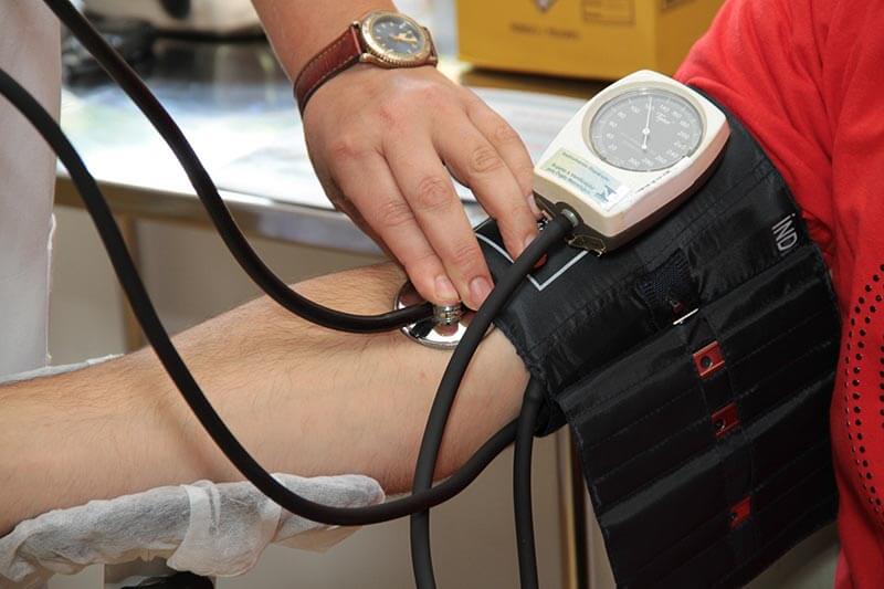 kako se riješiti visokog krvnog tlaka)